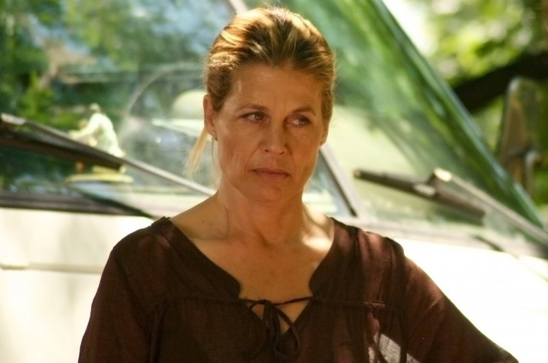 refuge-starring-linda-hamilton_0.